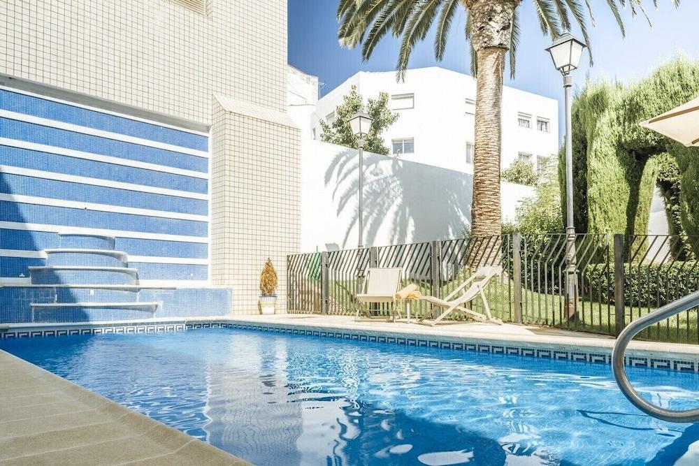 Hotel De 4*