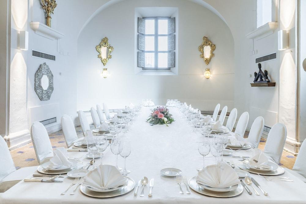 Hotel De 4*